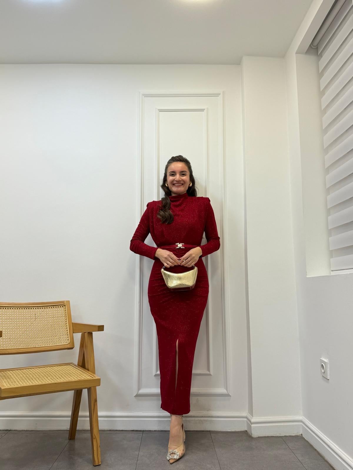 Kırmızı Ön Drapeli Dik Yaka Kemerli Simli Elbise 3625