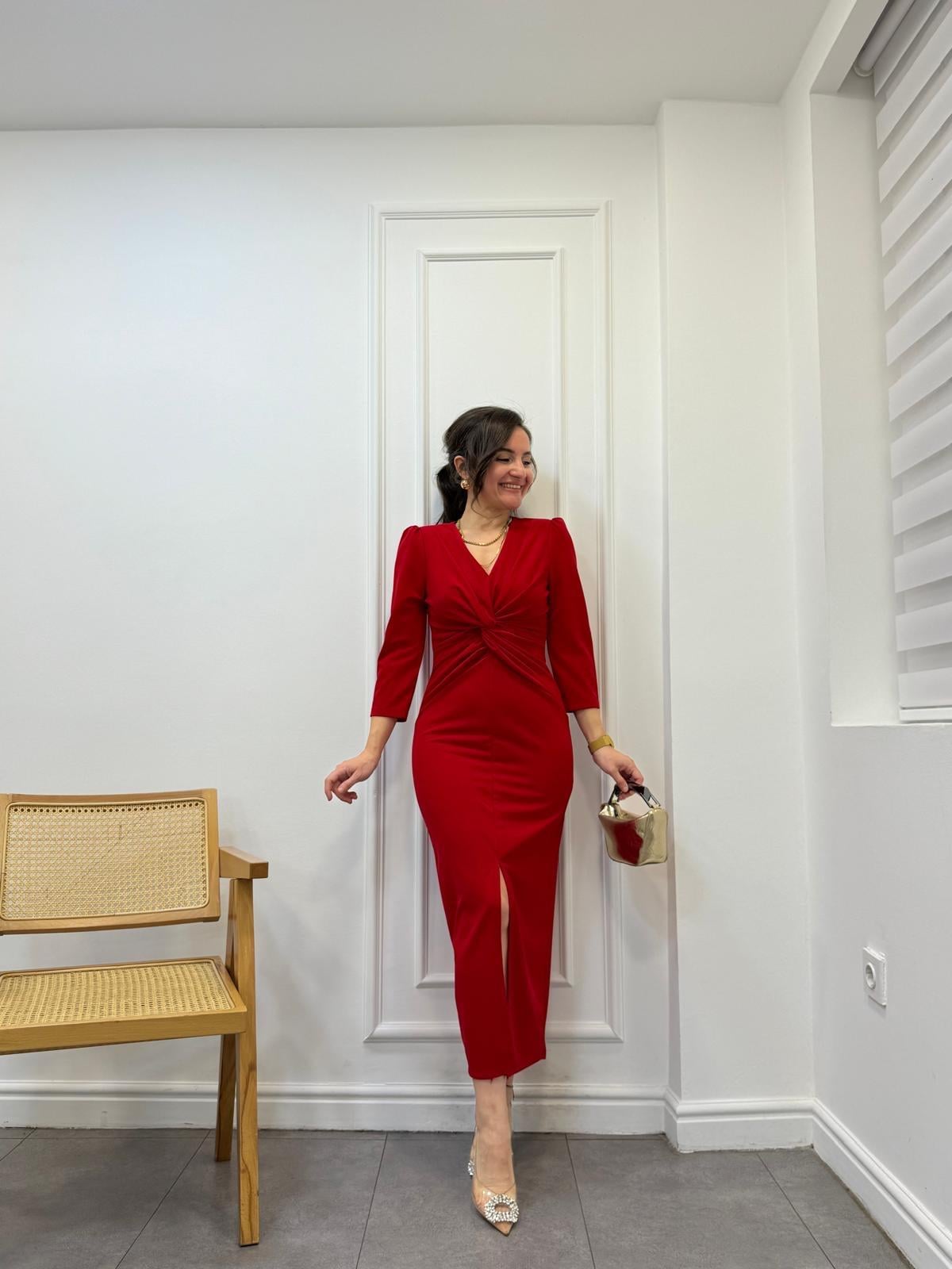 Kırmızı Ön Düğümlü Vatkalı Yırtmaç Detaylı Elbise 4416