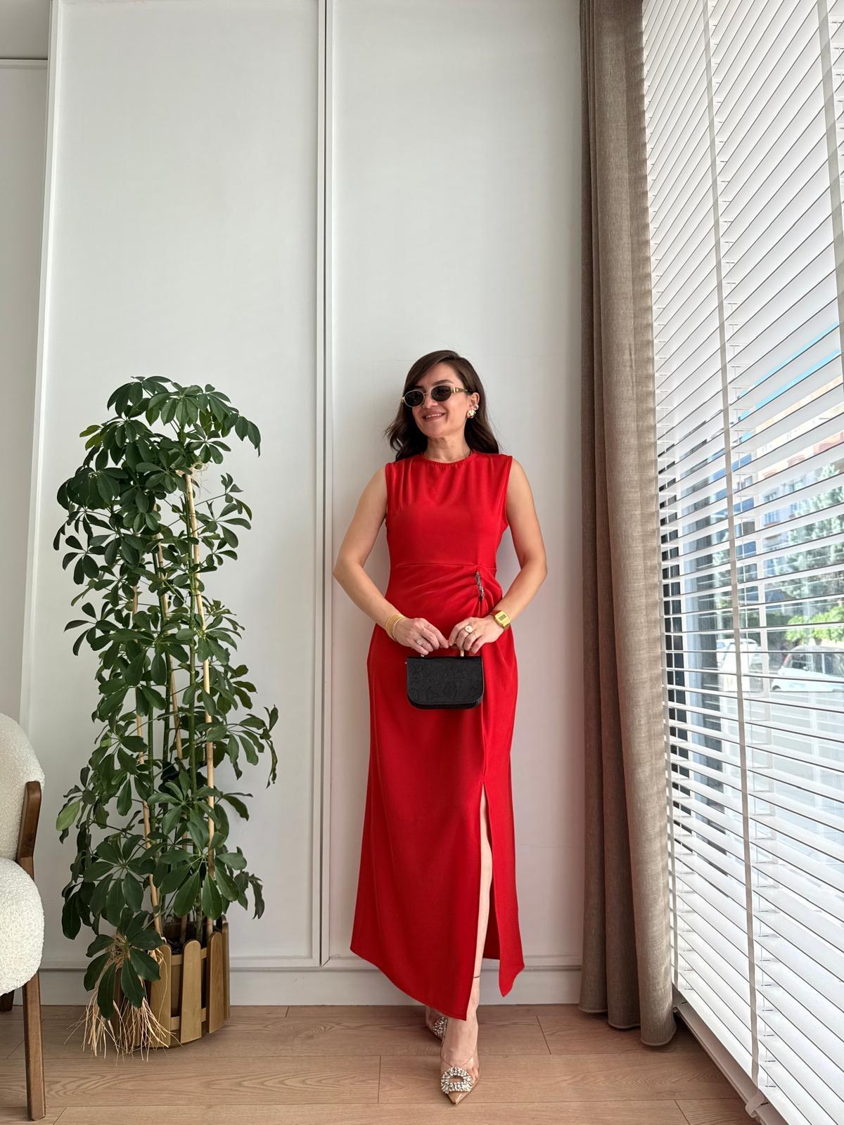 Kırmızı Yırtmaçlı Taş Detaylı Elbise 36468