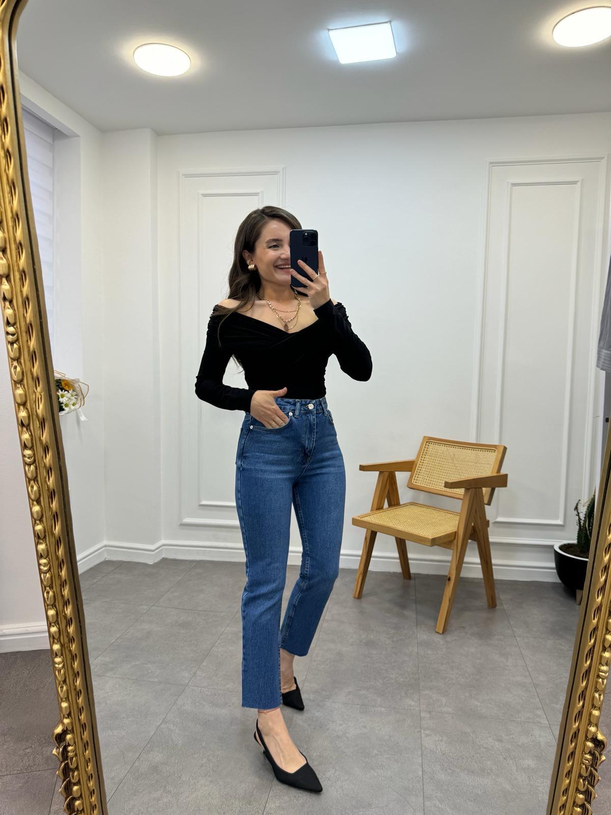 Koyu mavi Yüksek Bel Paçası Kesik Mom Jean 0520