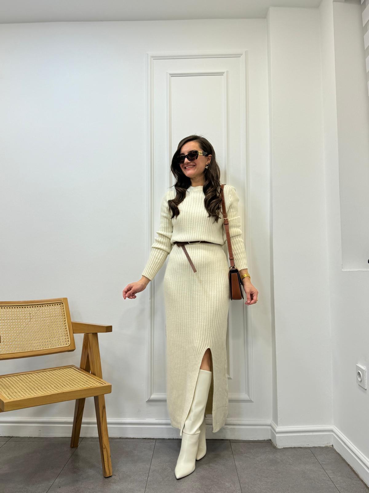 Krem Yırtmaçlı Triko Elbise 4419