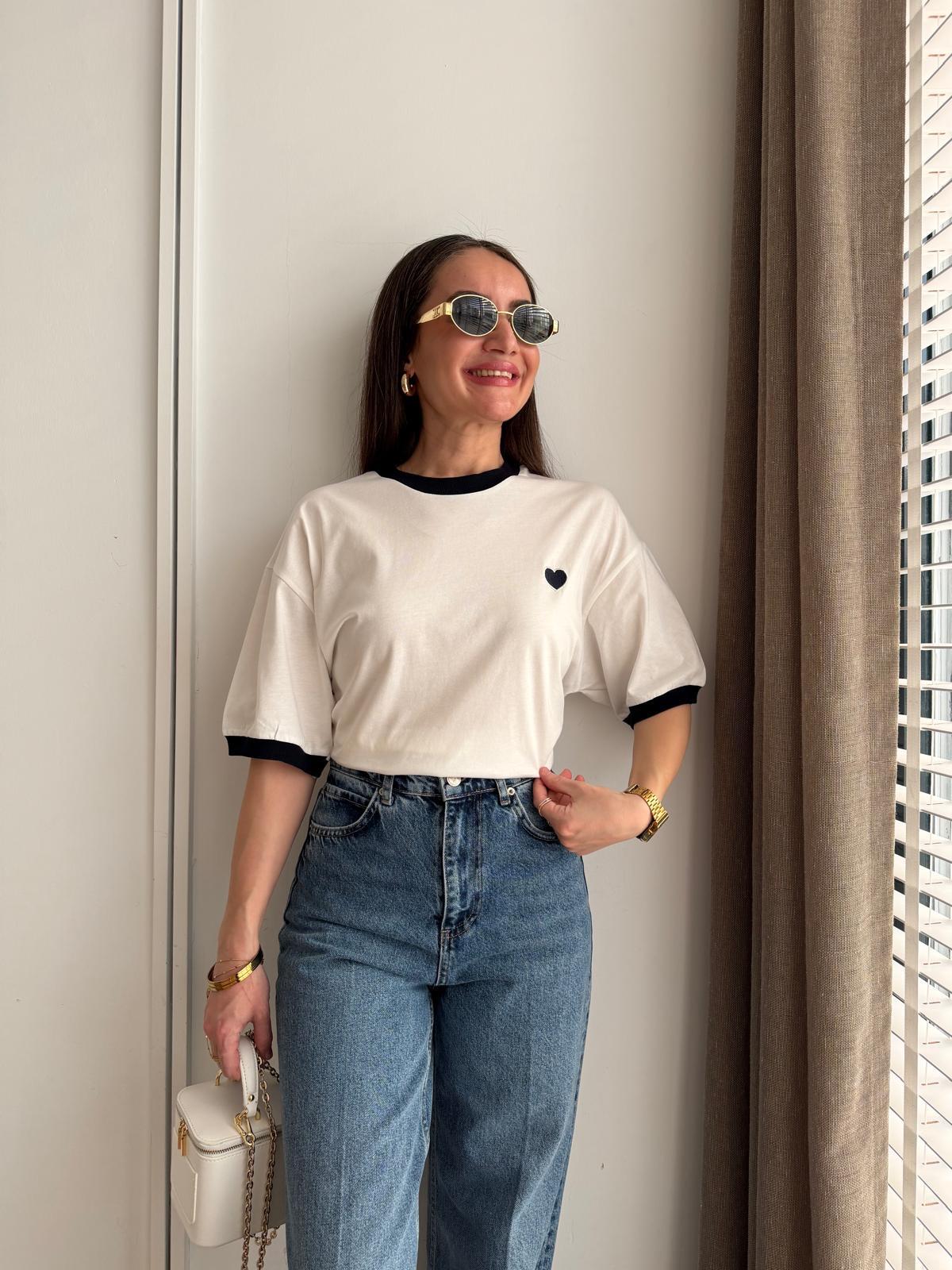 Lacivert Bisiklet Yaka Kalp Nakışlı Tshirt 22963