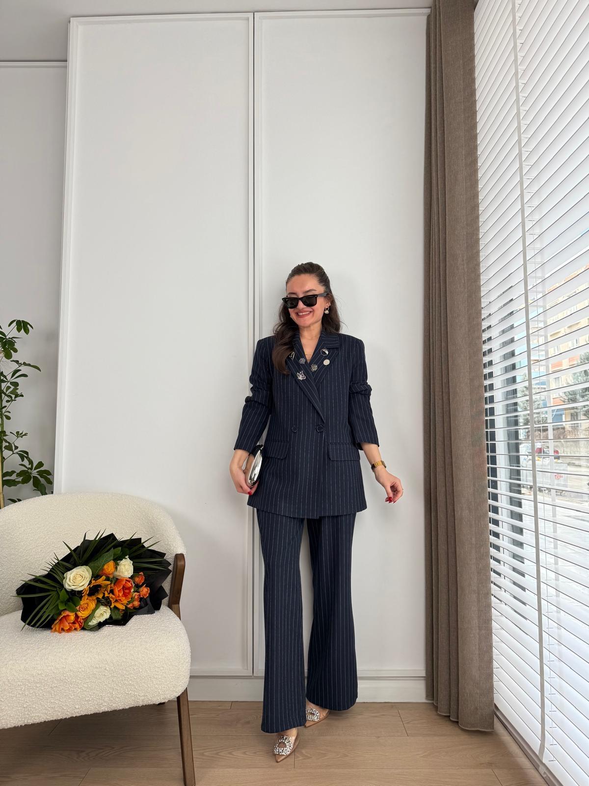 Lacivert Bronş Detaylı Çizgili Bol Paça Tasarım Blazer Takım 3508