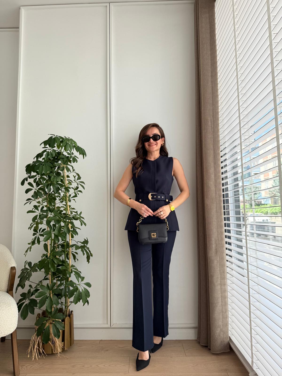 Lacivert Premium Seri Gold Düğme Detaylı Kemerli Yelek Pantolon Takım 0417