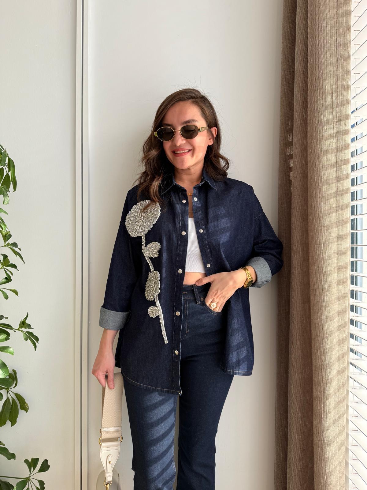 Lacivert Taş İşleme Detaylı Çıtçıt Düğmeli Denim Gömlek 82164