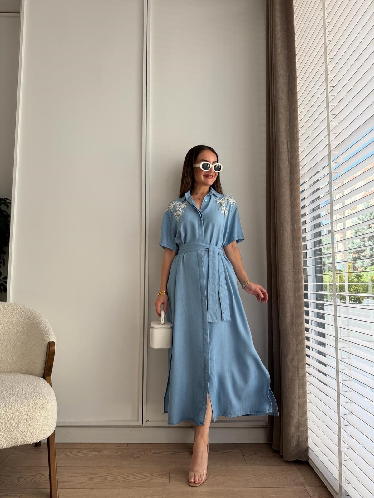 Mavi Nakış Detaylı Kuşaklı Gömlek Elbise 4399