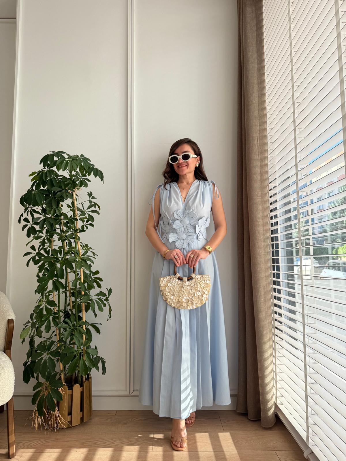 Mavi Omuz Bağlamalı Ön Çiçek Detaylı Tasarım Elbise 25192