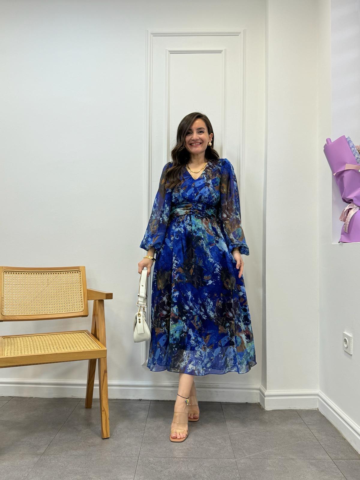 Mavi V Yaka Ebruli Desenli Kuşaklı Elbise 3410