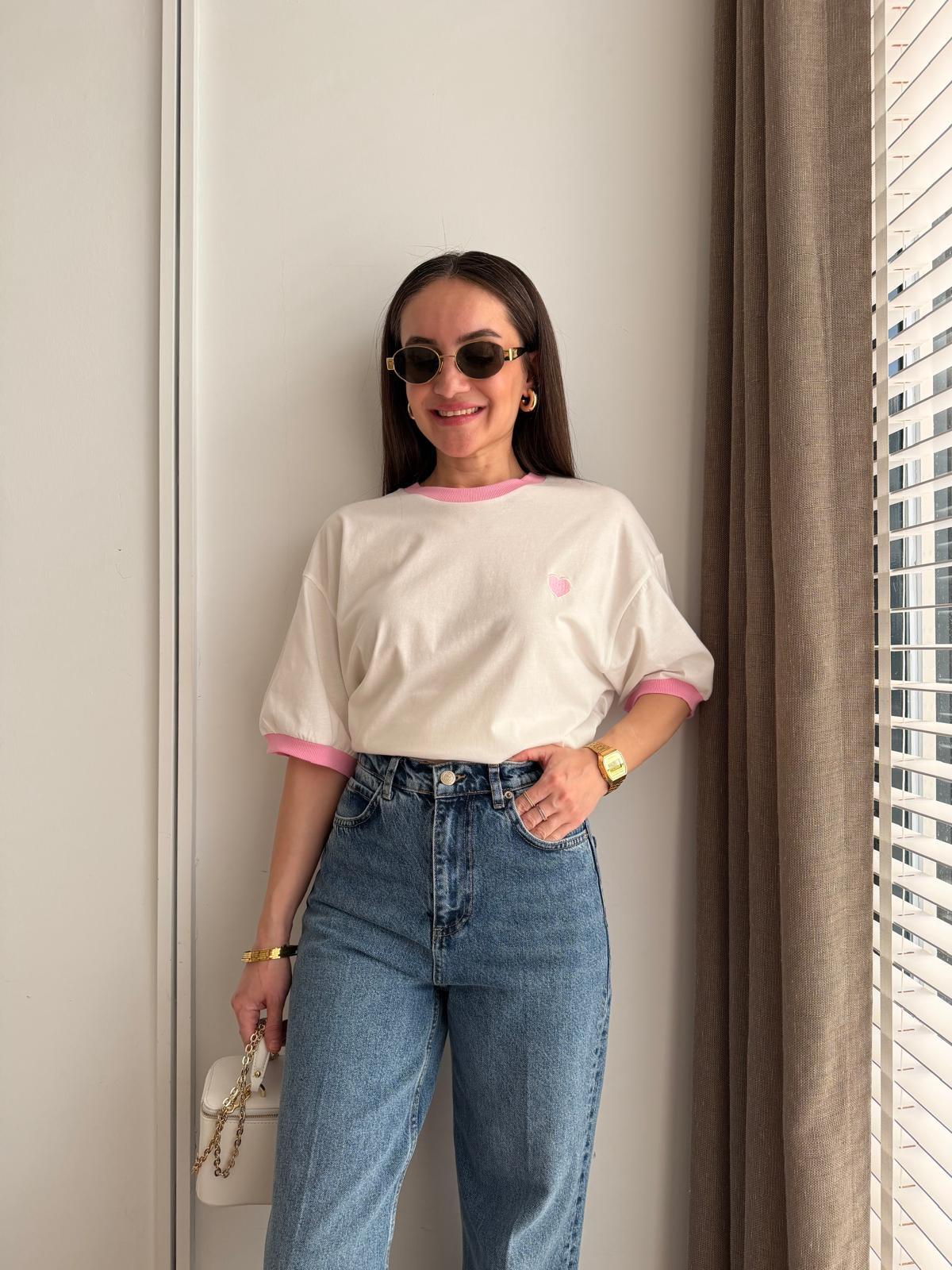 Pembe Bisiklet Yaka Kalp Nakışlı Tshirt 22963