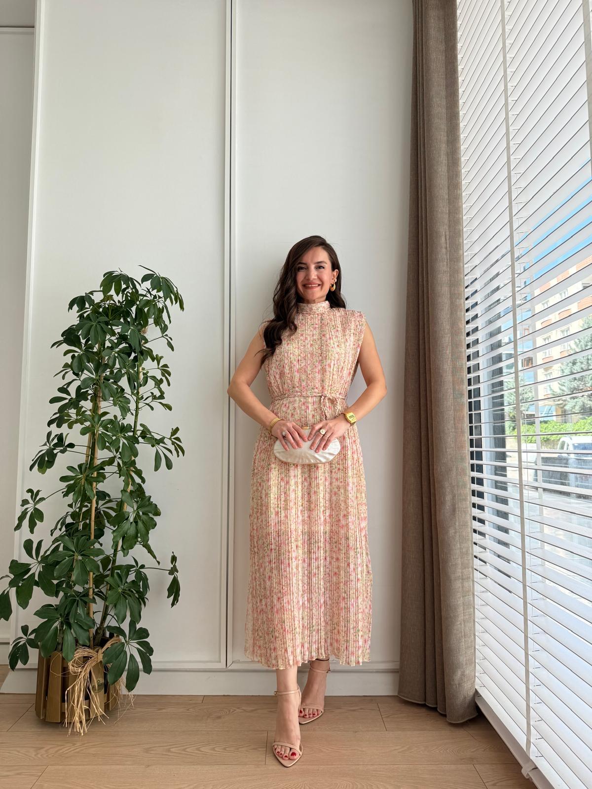 Pembe Çiçekli Desenli Piliseli Örgü Kemerli Şifon Elbise 7278