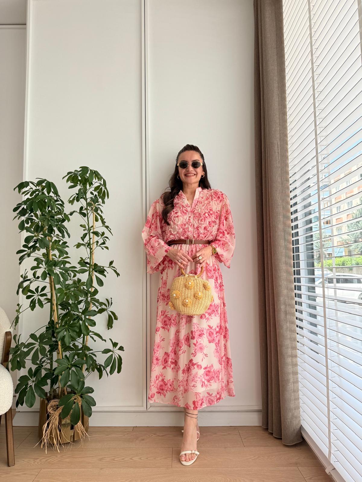 Pembe Gül Desenli Kemerli Şifon Elbise 8122