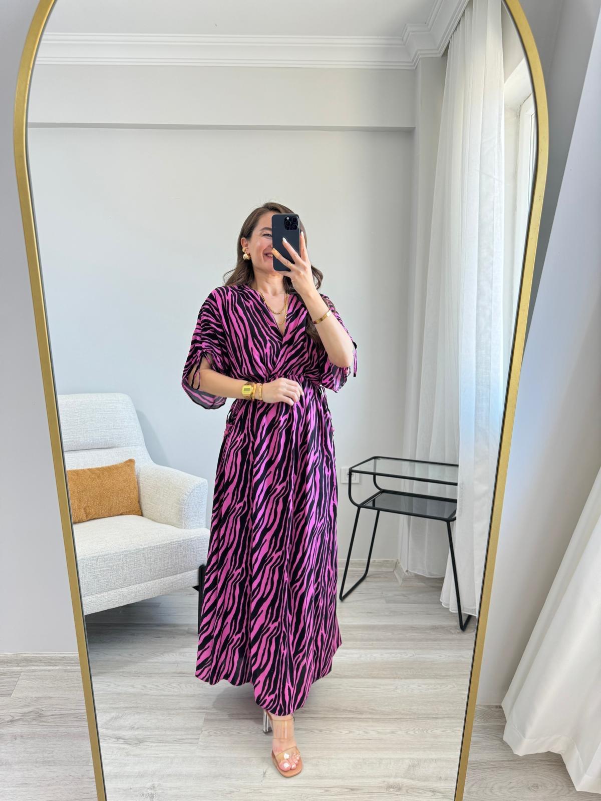 Pembe Kruvaze Yaka Zebra Desen Beli Lastikli Yırtmaçlı Elbise 4334