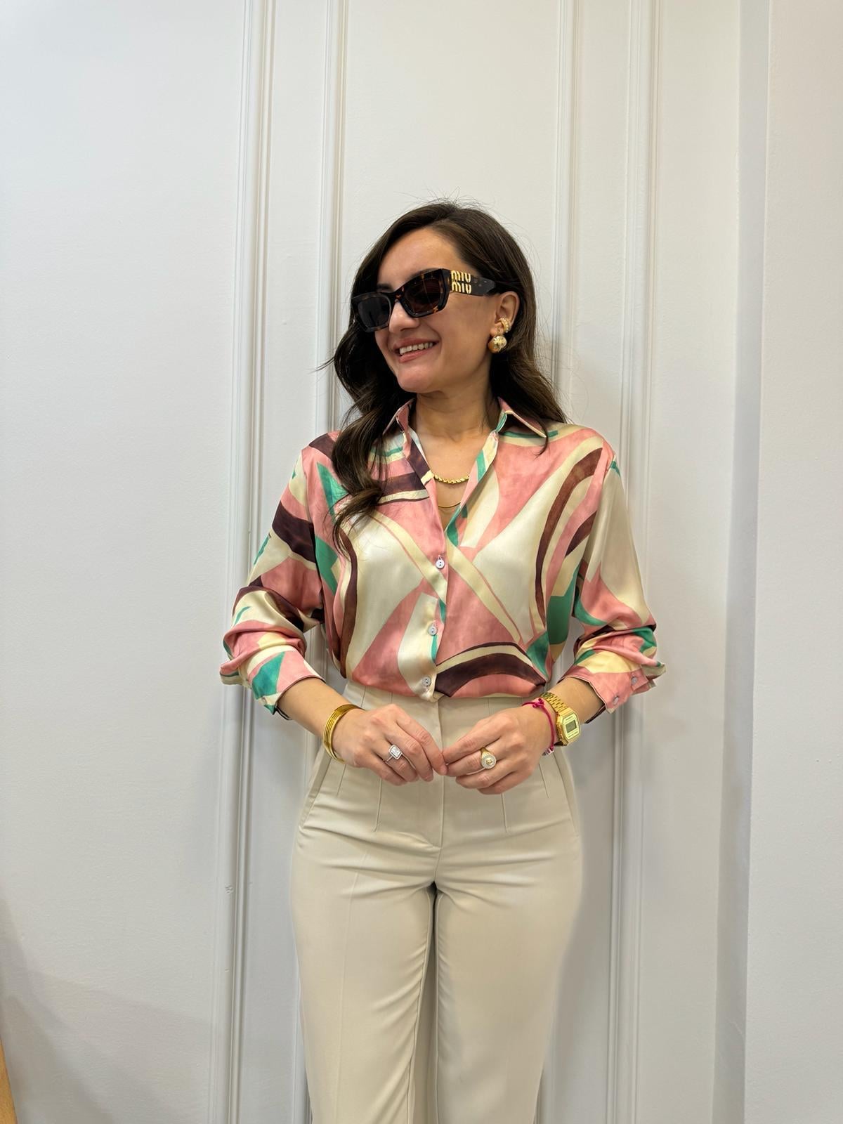 Pembe Renkli Desenli Geniş Manşetli Saten Gömlek 1501