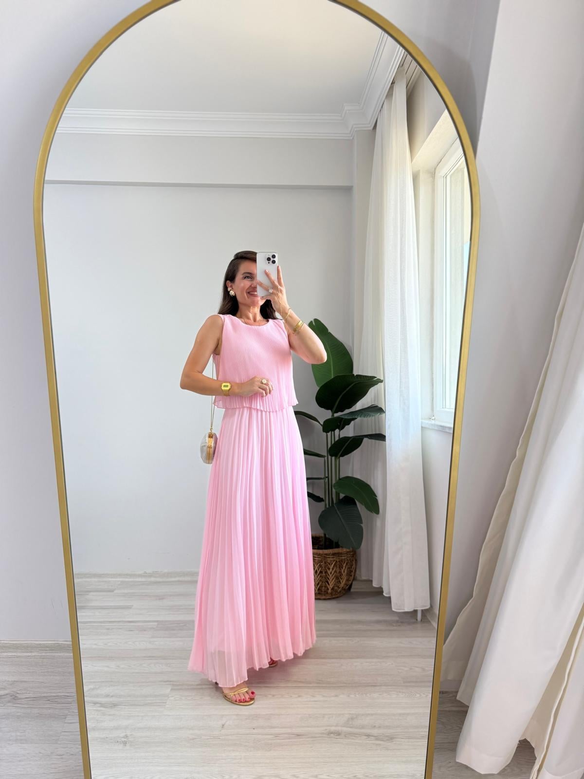 Pembe Sıfır Kol Piliseli Şifon Elbise 2621