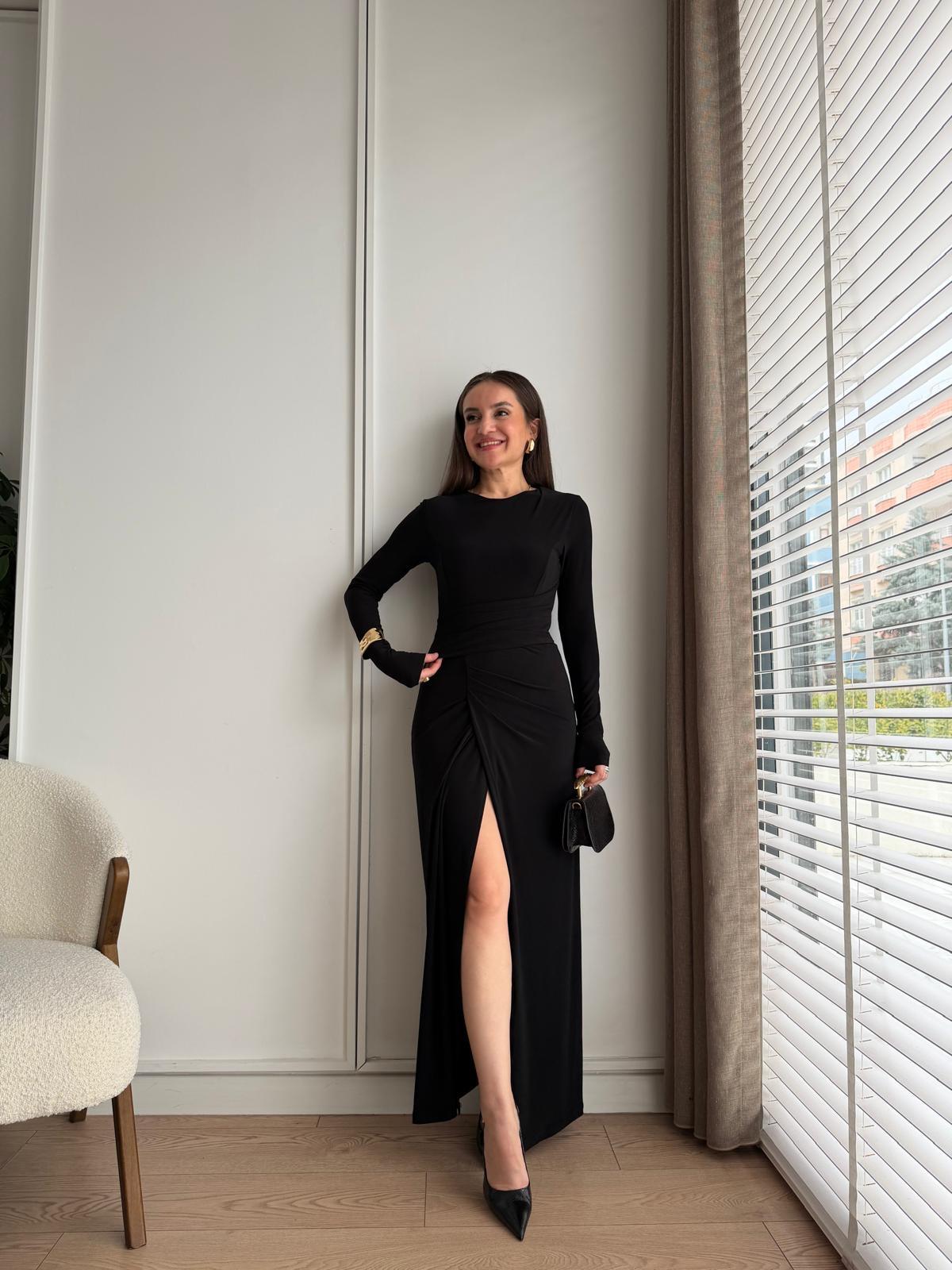 Siyah Bel Büzgü Detaylı Yırtmaçlı Elbise 2122