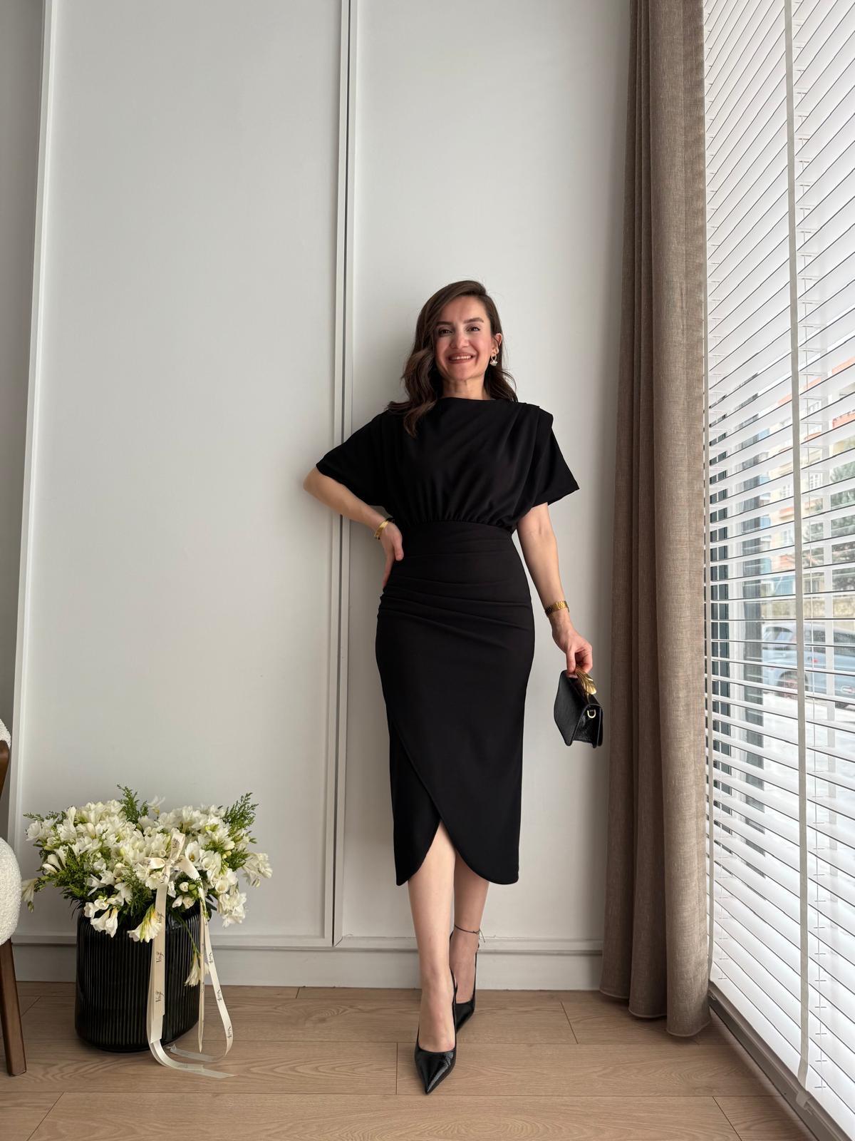 Siyah Bel Büzgülü Drape Detaylı Yırtmaçlı Elbise 1274