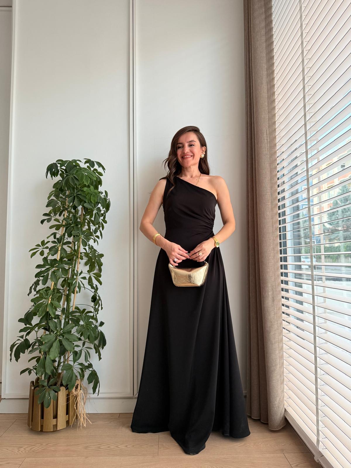 Siyah Bel Dekolteli Tek Omuz Elbise 5956