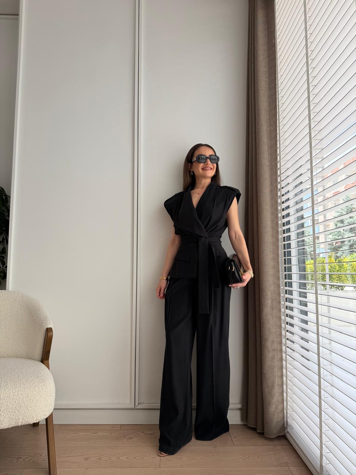 Siyah Bel Kuşaklı Yelek Pantolon Takım 580769