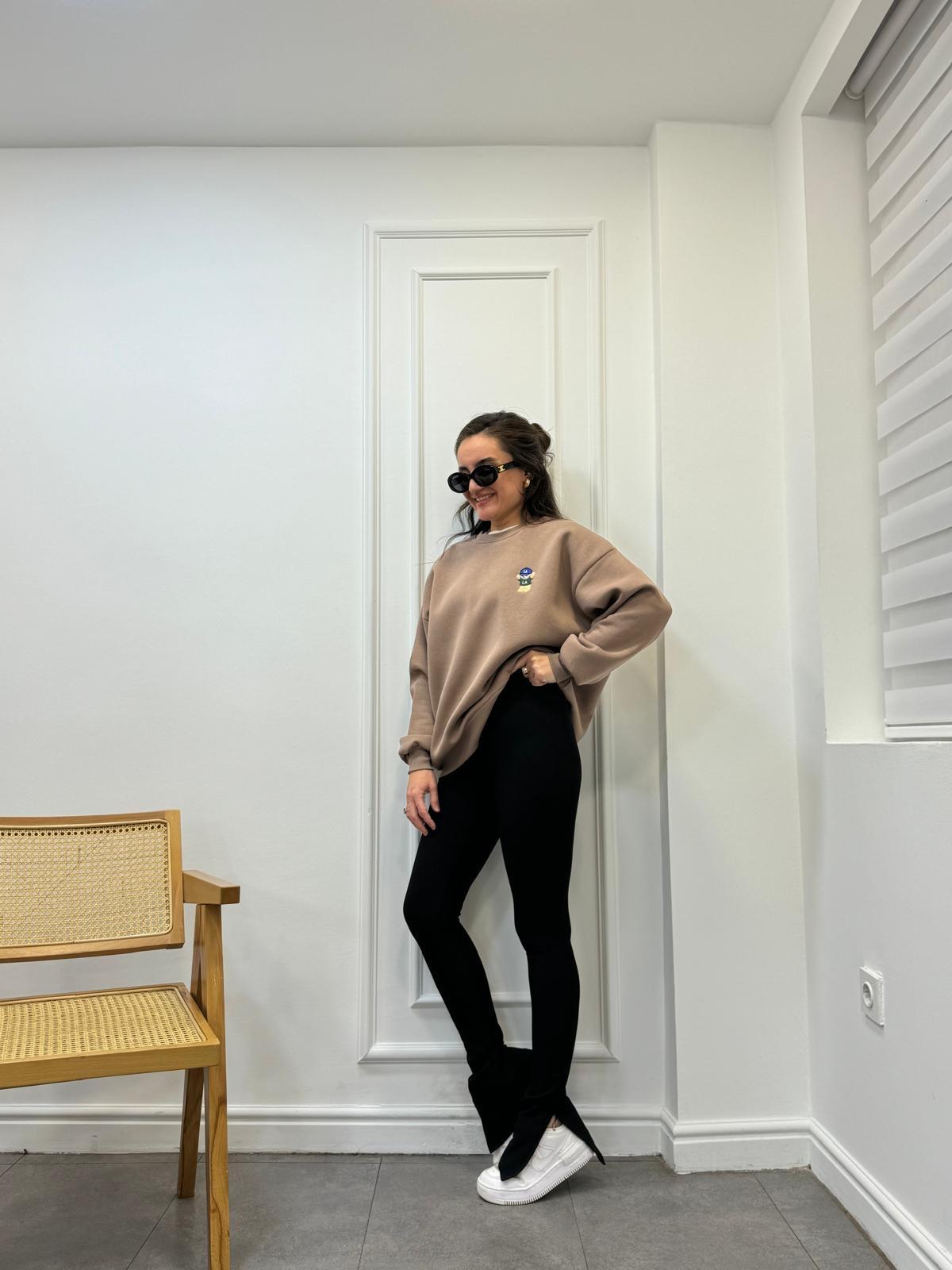 Siyah Bel Lastikli Paçası Yırtmaçlı Pantolon 70385