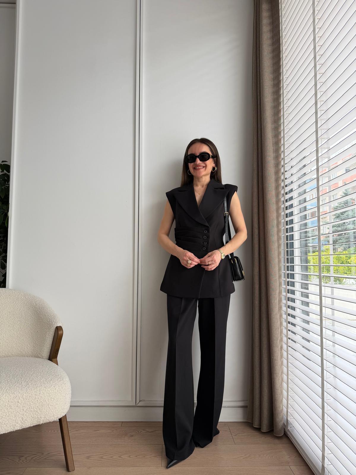 Siyah Beli Drape Detaylı Yelek Takım 8404