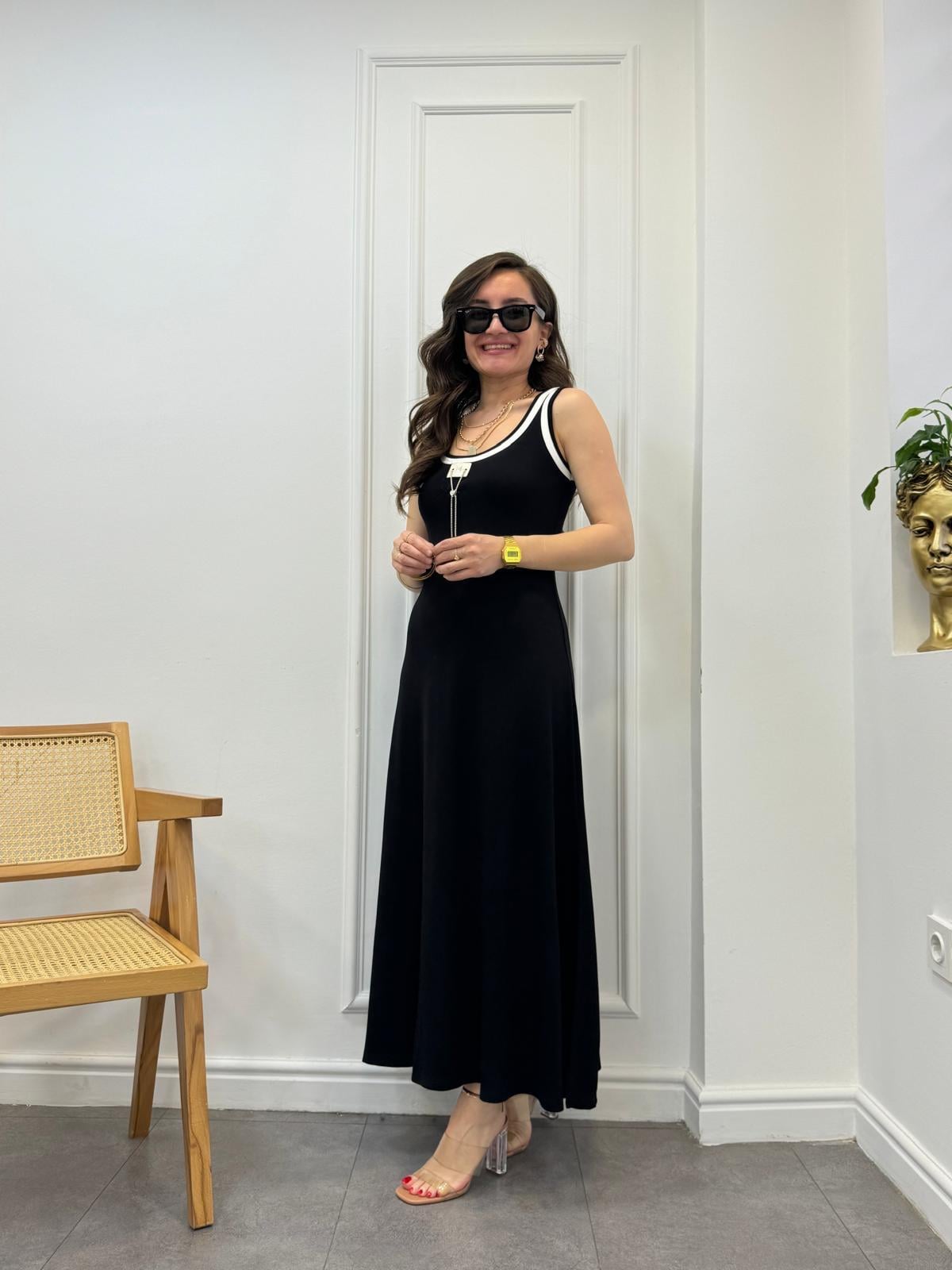 Siyah Beyaz Şeritli Önü Zincir Tasarım Sıfır Kollu Elbise 9087