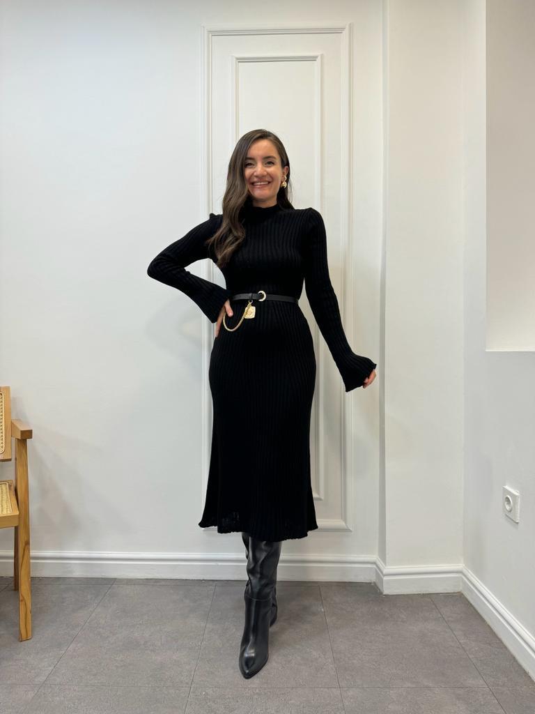 Siyah Bisiklet Yaka Bilek Yırtmaçlı Midi Boy Elbise 2412