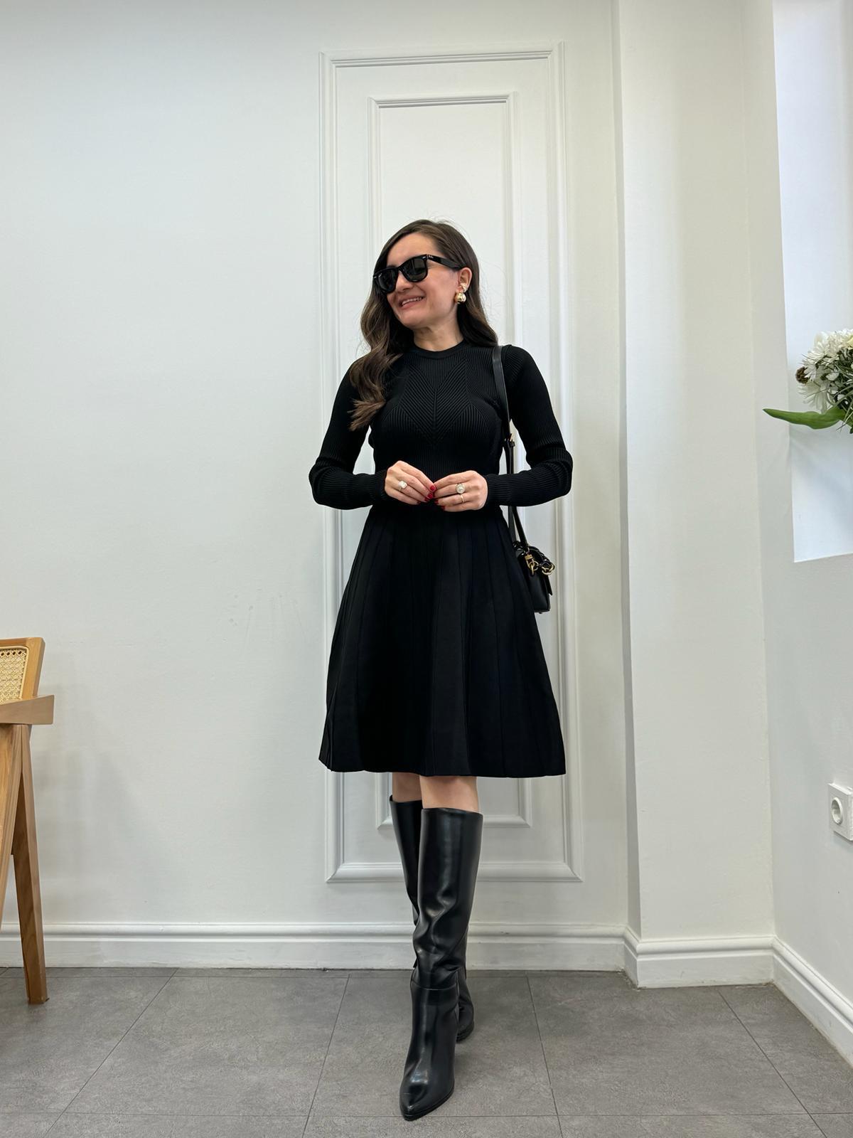 Siyah Bisiklet Yaka Dikiş Detaylı Triko Elbise 1001