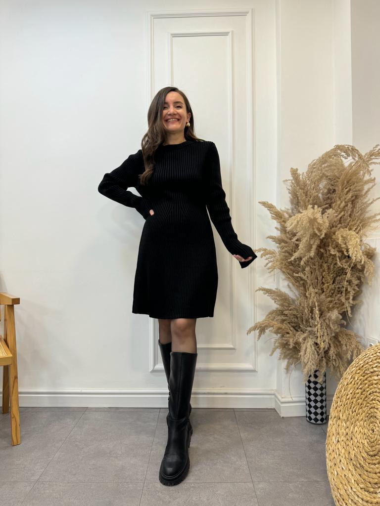 Siyah Bisiklet Yaka Kolu Yırtmaç Detaylı Triko Elbise 4203