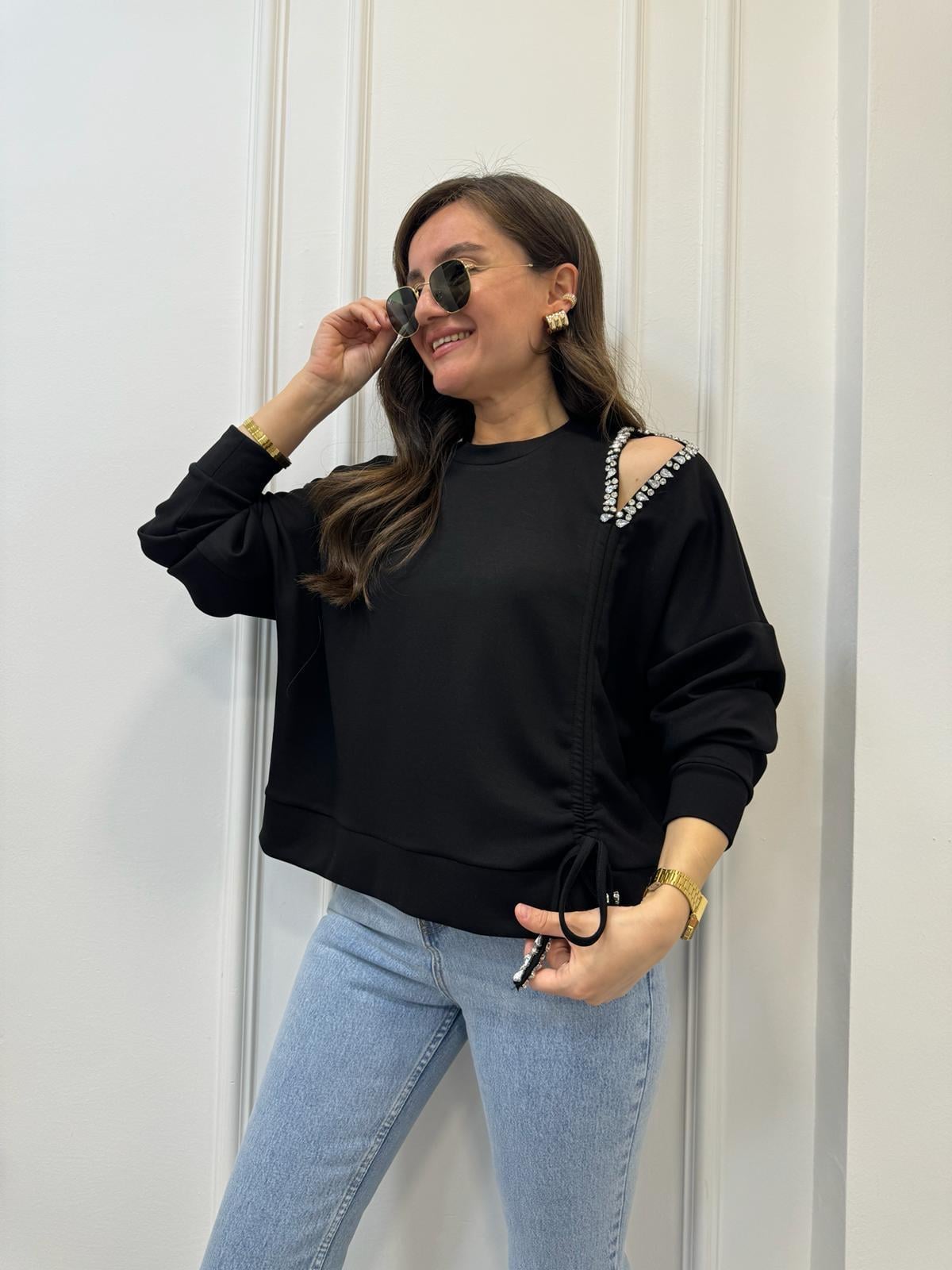 Siyah Bisiklet Yaka Omuz Taş Detaylı Büzgülü Tasarım Sweatshirt 2358