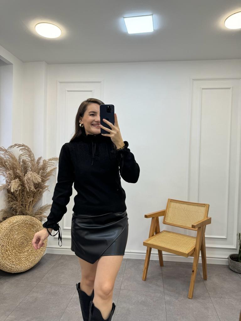 Siyah Boğaz Ve Kol Kurdele Detaylı Triko Bluz 3195