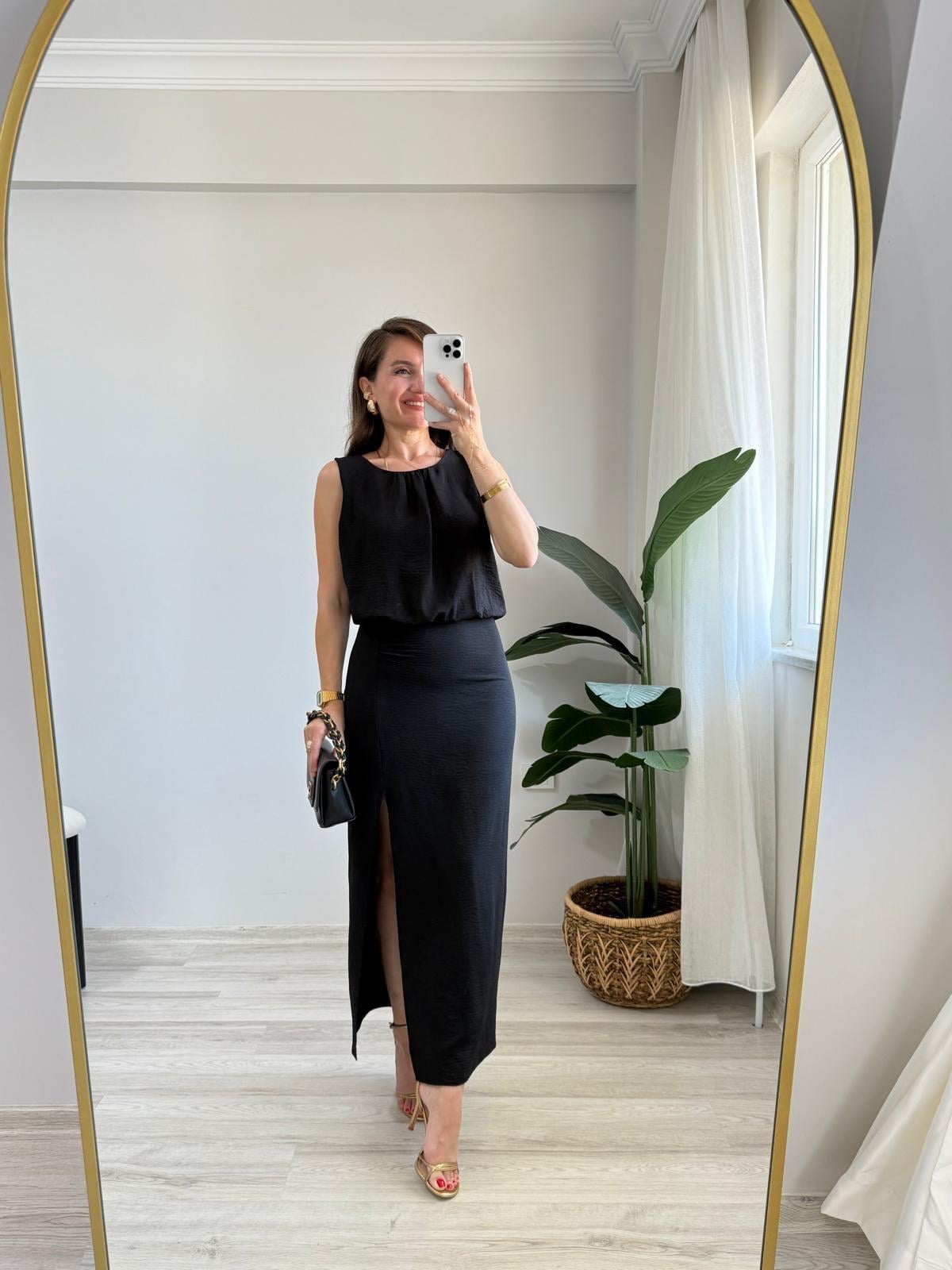 Siyah Büzgü Detaylı Yırtmaçlı Midi Boy Elbise 225