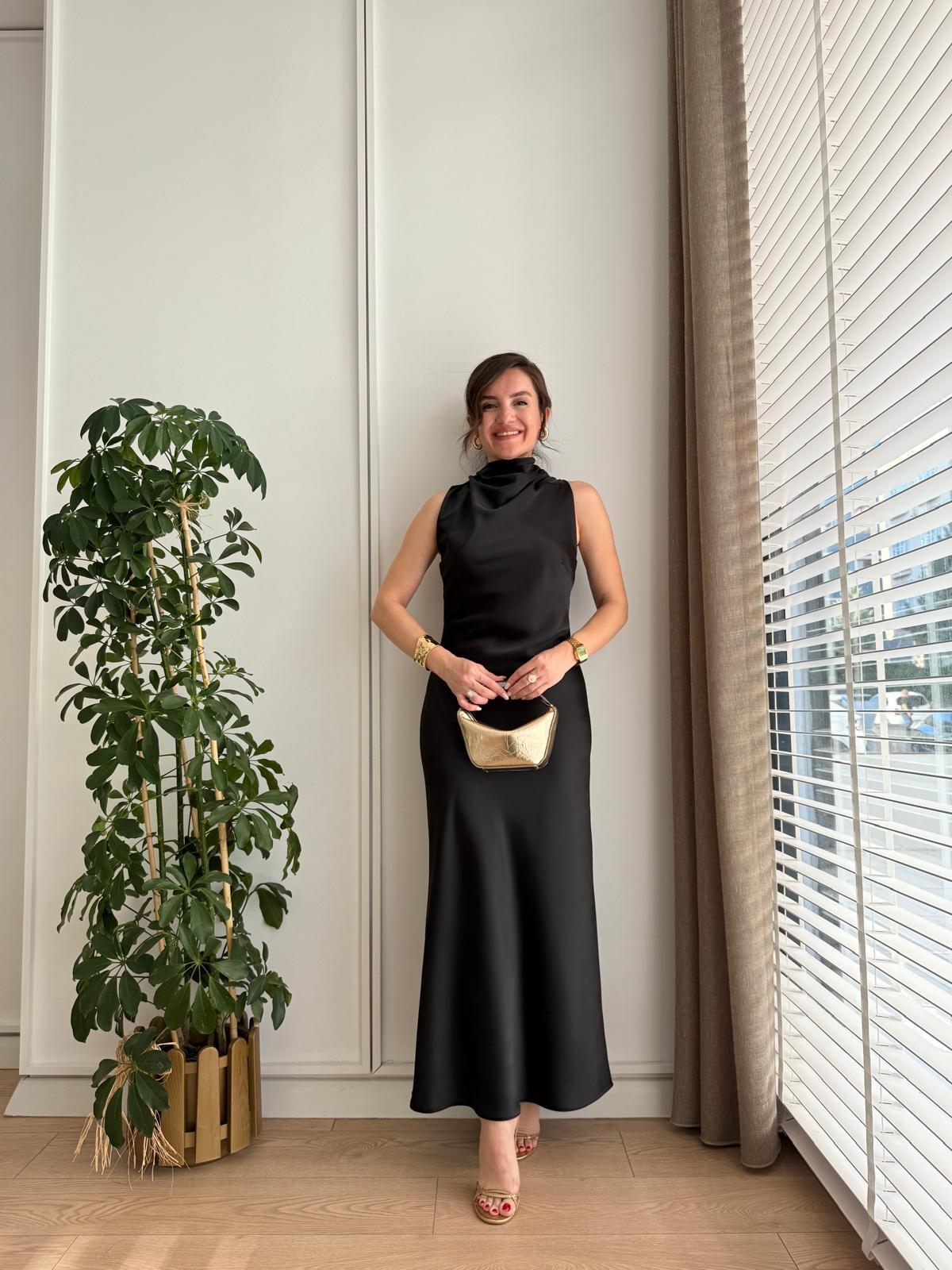 Siyah Degaje Yaka Omuz Drapeli Saten Elbise 0557