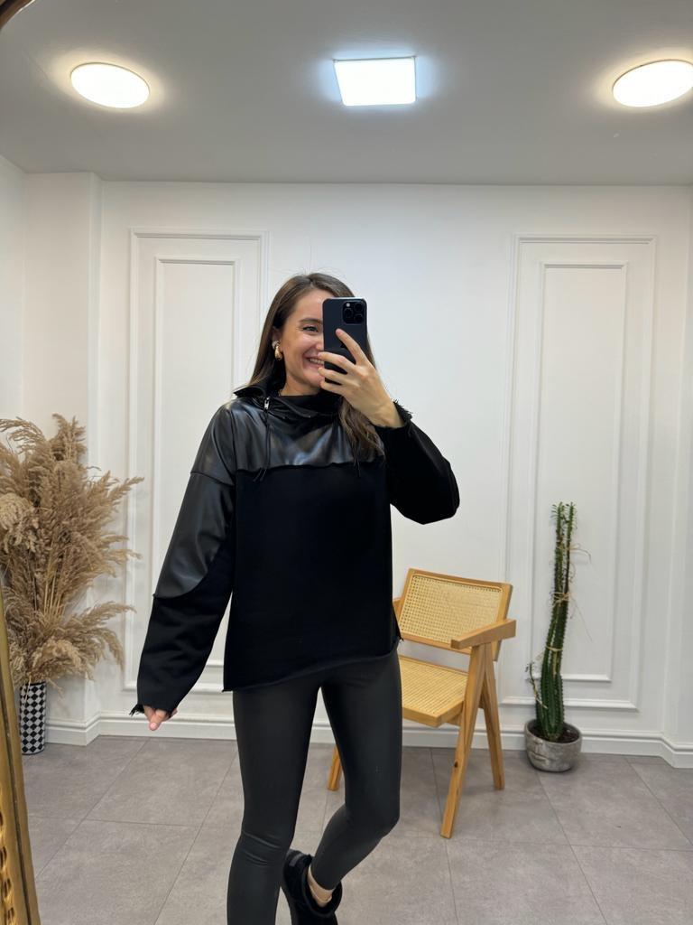 Siyah Deri Detaylı Boğazlı Sweatshirt 27265