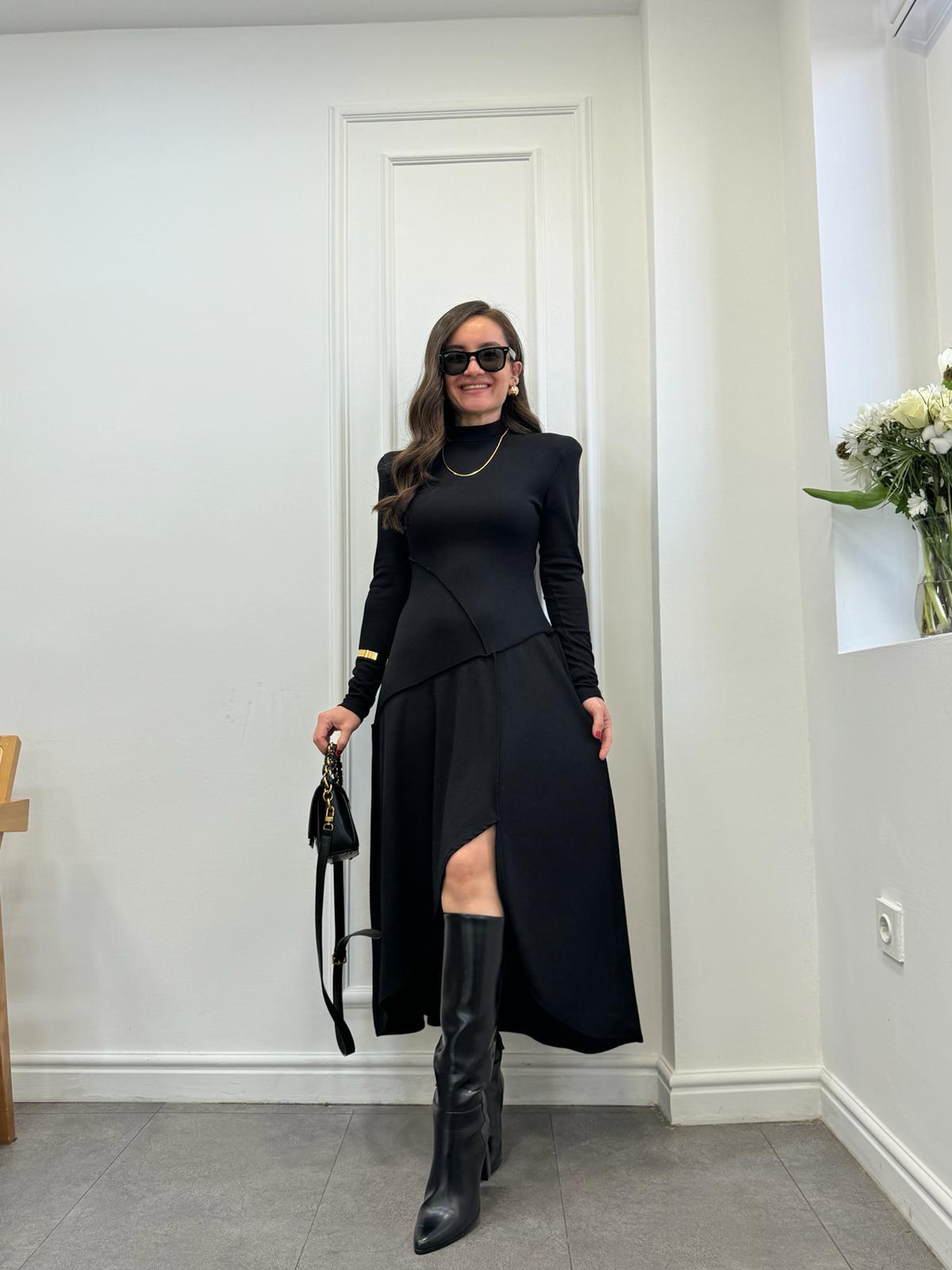 Siyah Dikiş Detaylı Omuz Vatkalı Elbise 4108