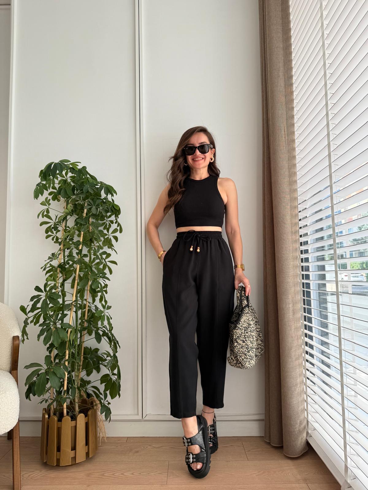 Siyah Dikiş Detaylı Tensel Pantolon 16703