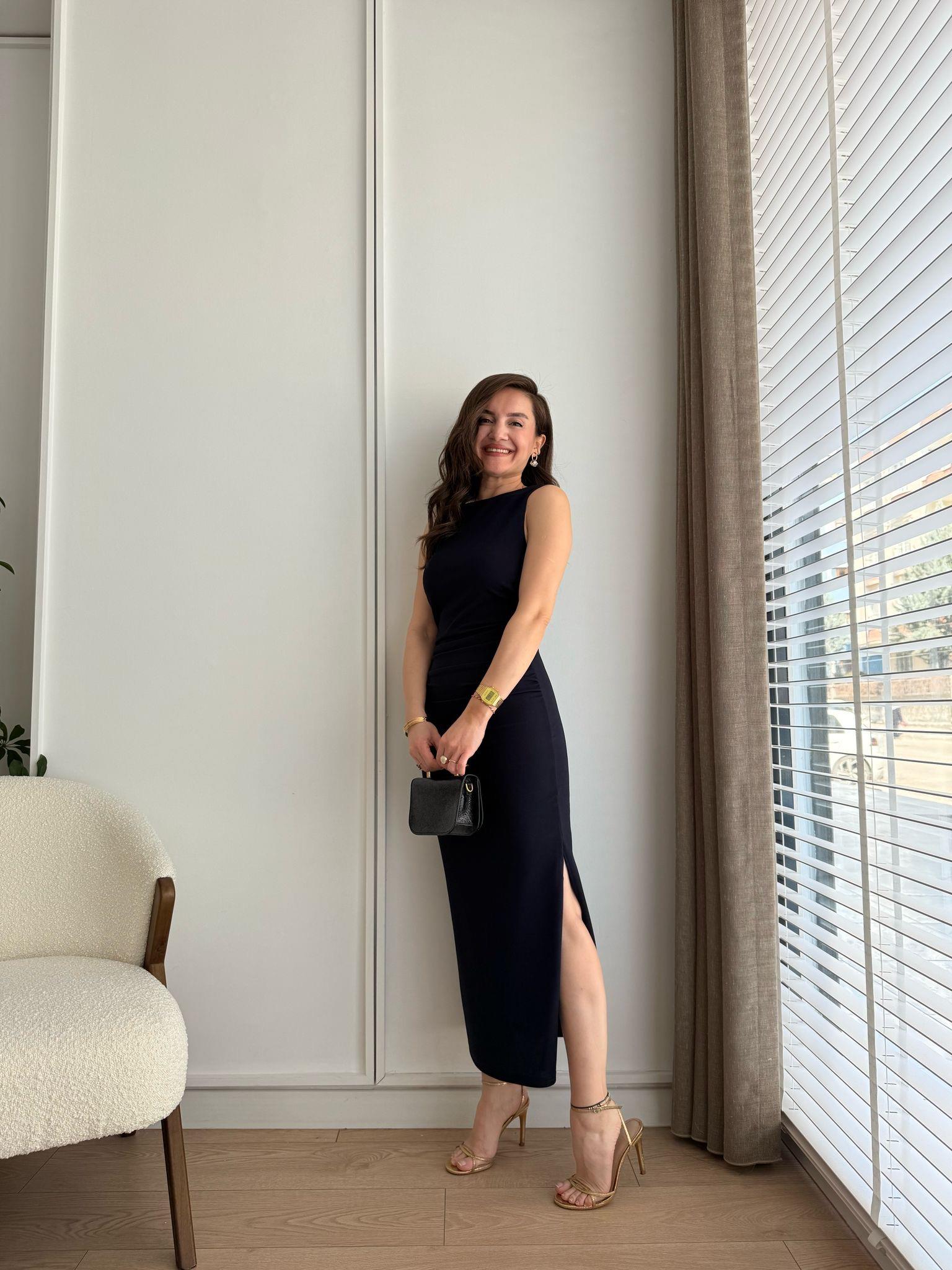 Siyah Drape Detaylı Yırtmaçlı Elbise 1281