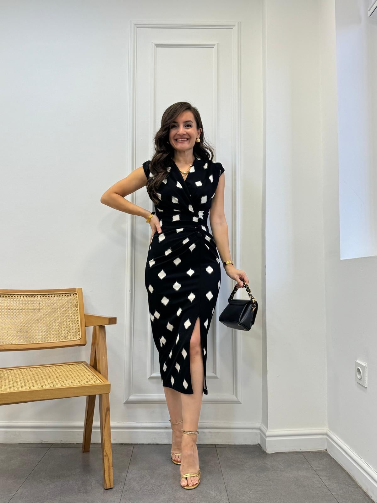 Siyah Ekru Desenli Kruvaze Yaka Drapeli Elbise 4303