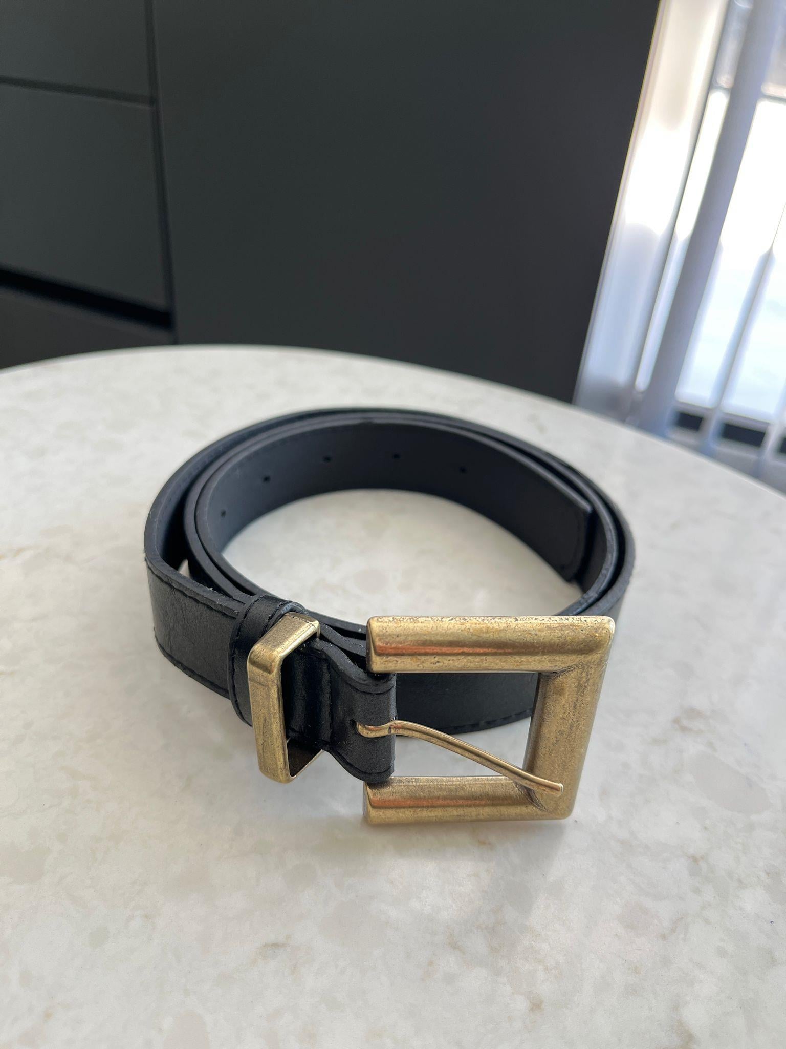 Siyah Eskitme Gold Tokalı Kare Kemer SB64