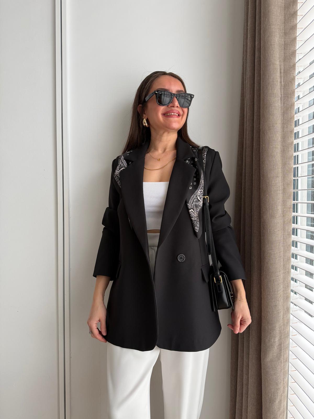 Siyah Fular Detaylı Vatkalı Blazer Ceket 7665