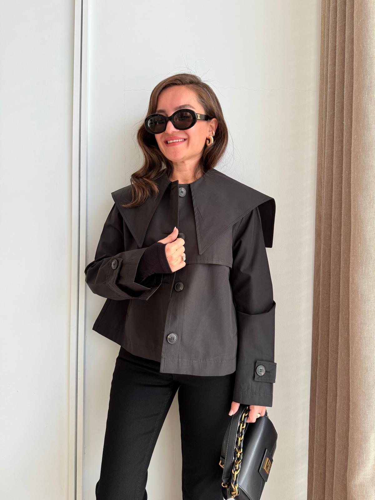 Siyah Geniş Yaka Kısa Ceket 7530