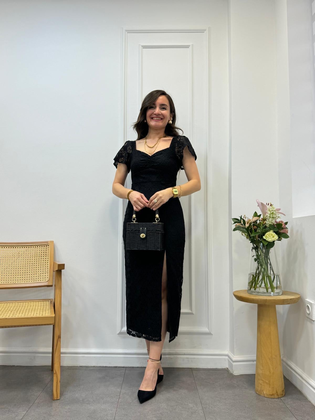 Siyah Göğüs Büzgülü Yırtmaçlı Dantel Elbise 3423