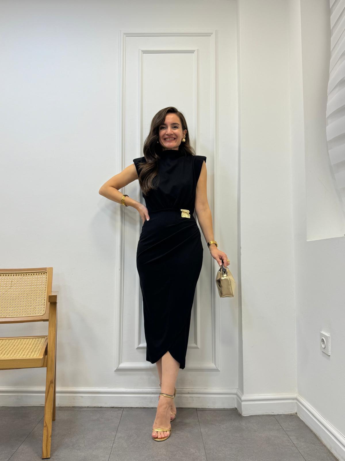 Siyah Gold Broşlu Omuz Vatkalı Elbise 4409