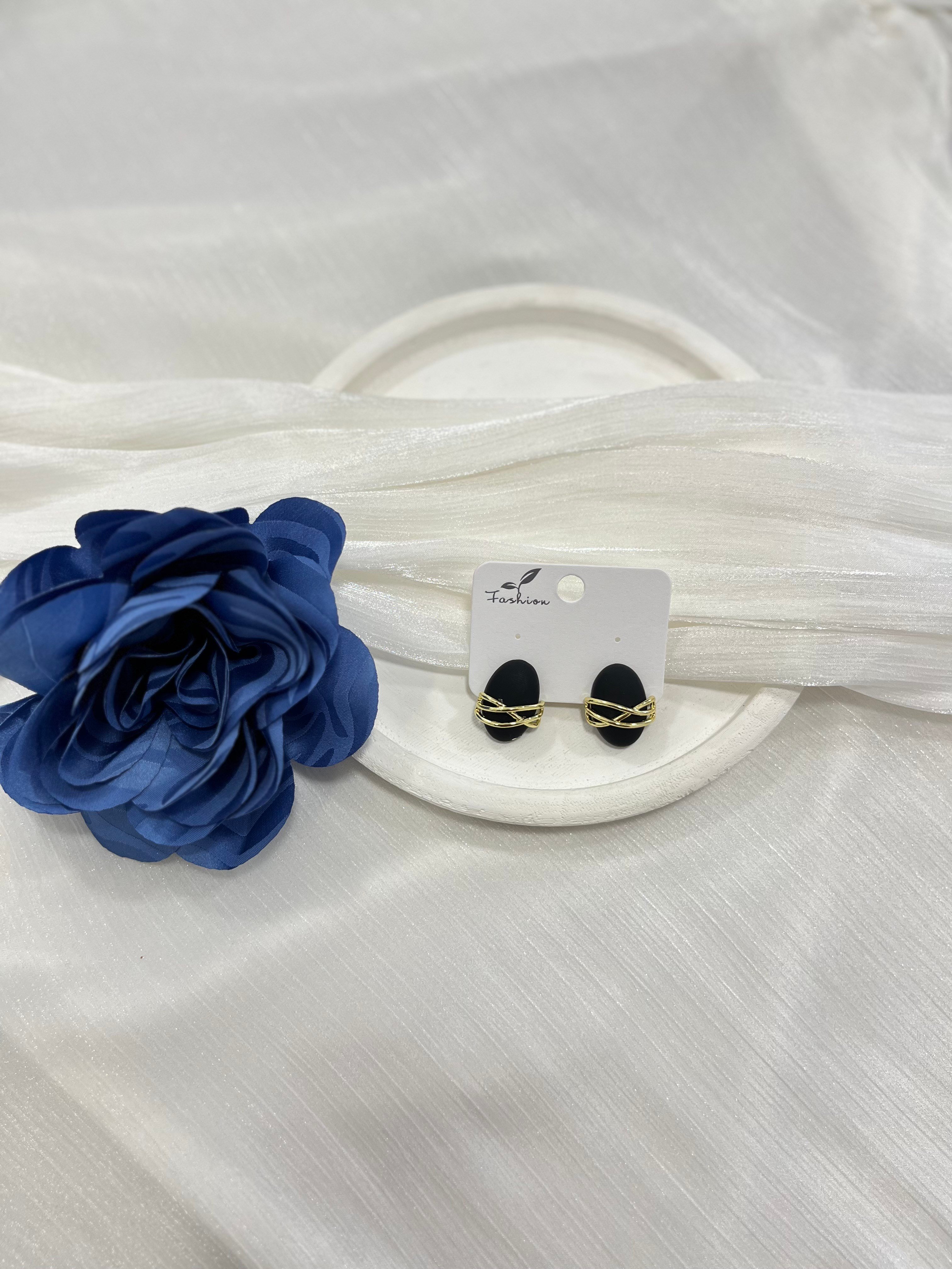 Siyah Gold Detaylı Küpe KP15