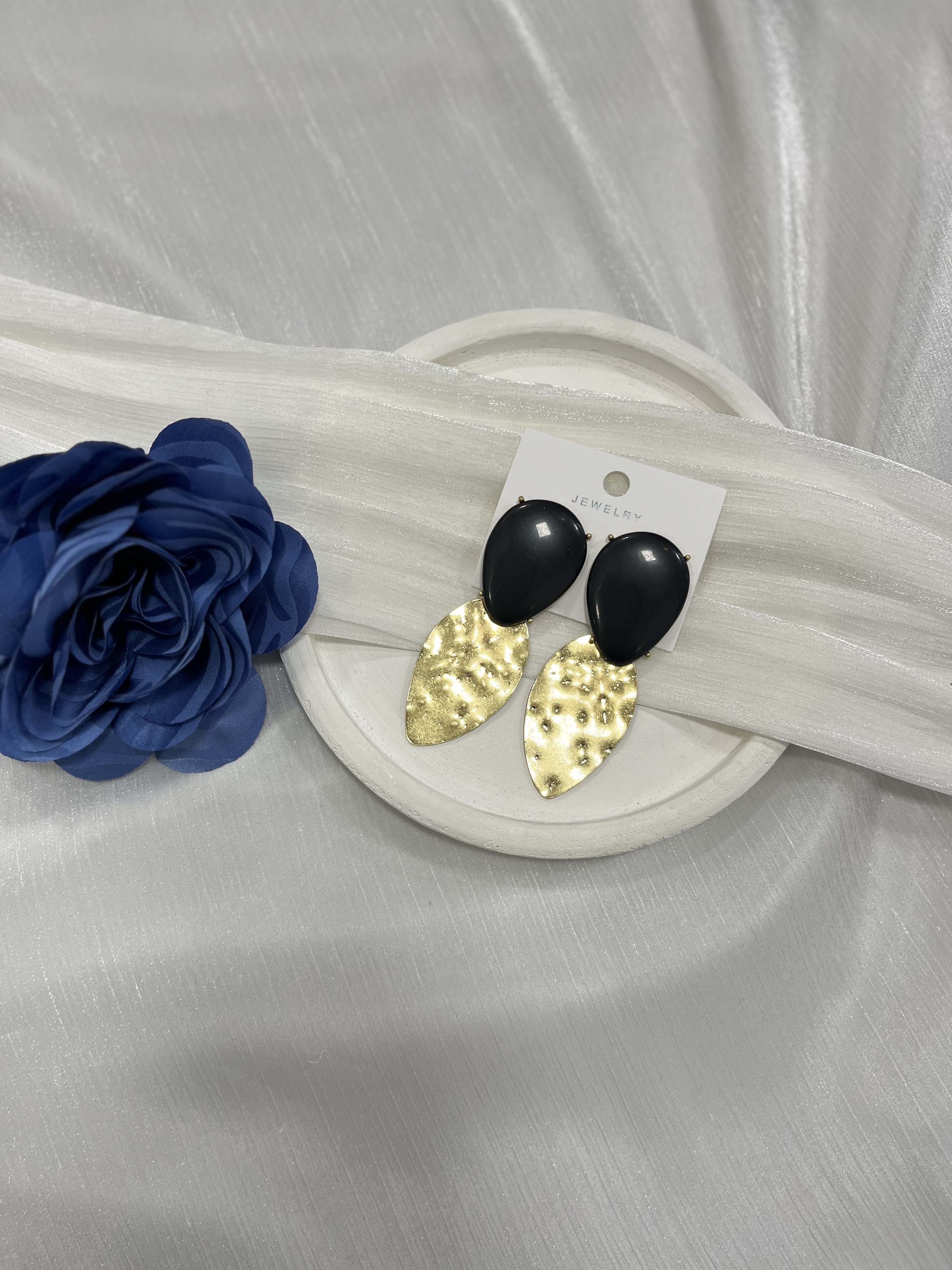 Siyah Gold Sallantılı Küpe KP08