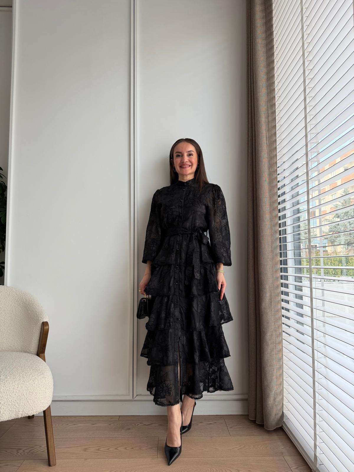 Siyah Güpürlü Kat Detaylı Düğmeli Tasarım Elbise 8009