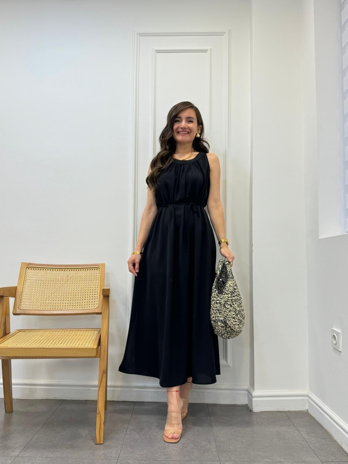 Siyah Halter Yaka Yanları Yırtmaçlı Elbise 1402