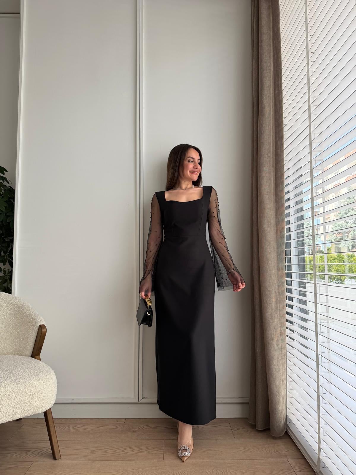 Siyah İnci Detaylı Yırtmaçlı Elbise 0404