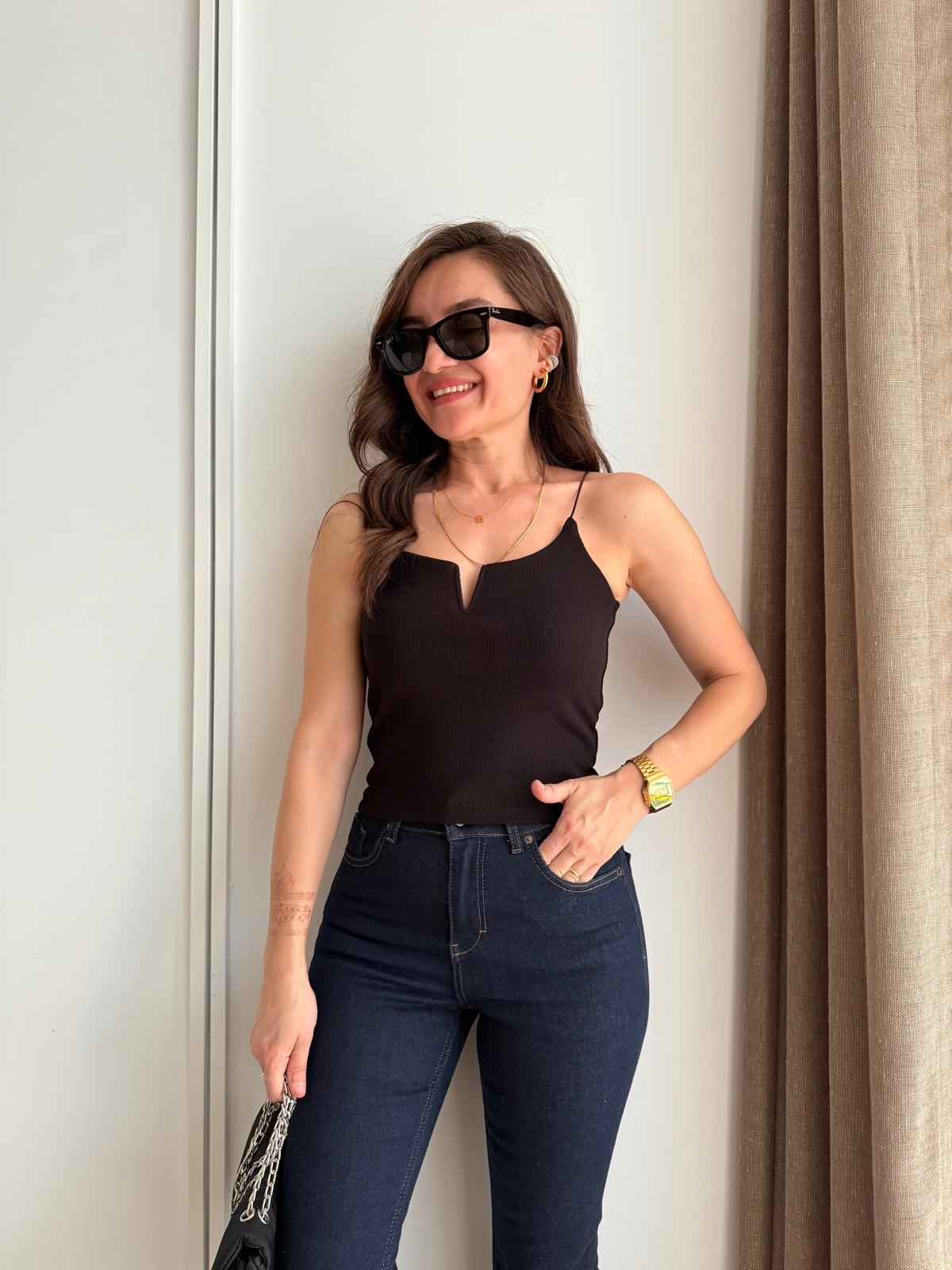 Siyah İp Askılı V Dekolte Detaylı Atlet 16687