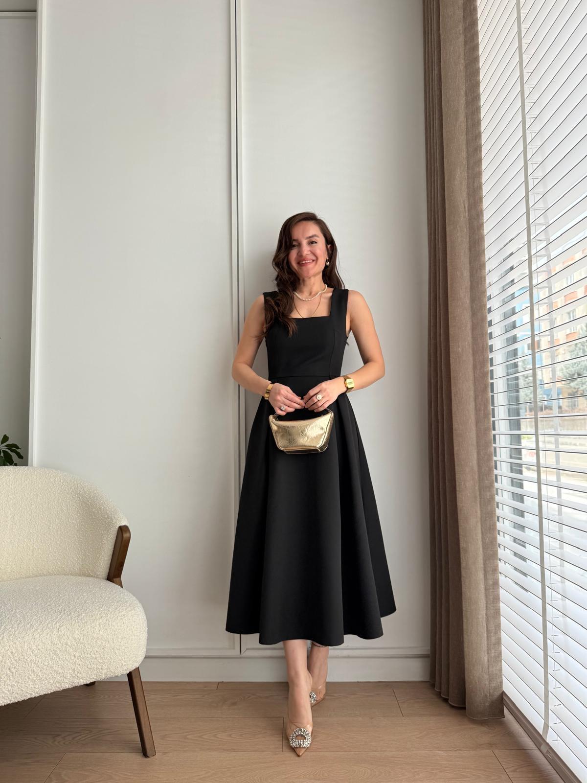 Siyah Kalın Askılı Kare Yaka Kloş Elbise 05154