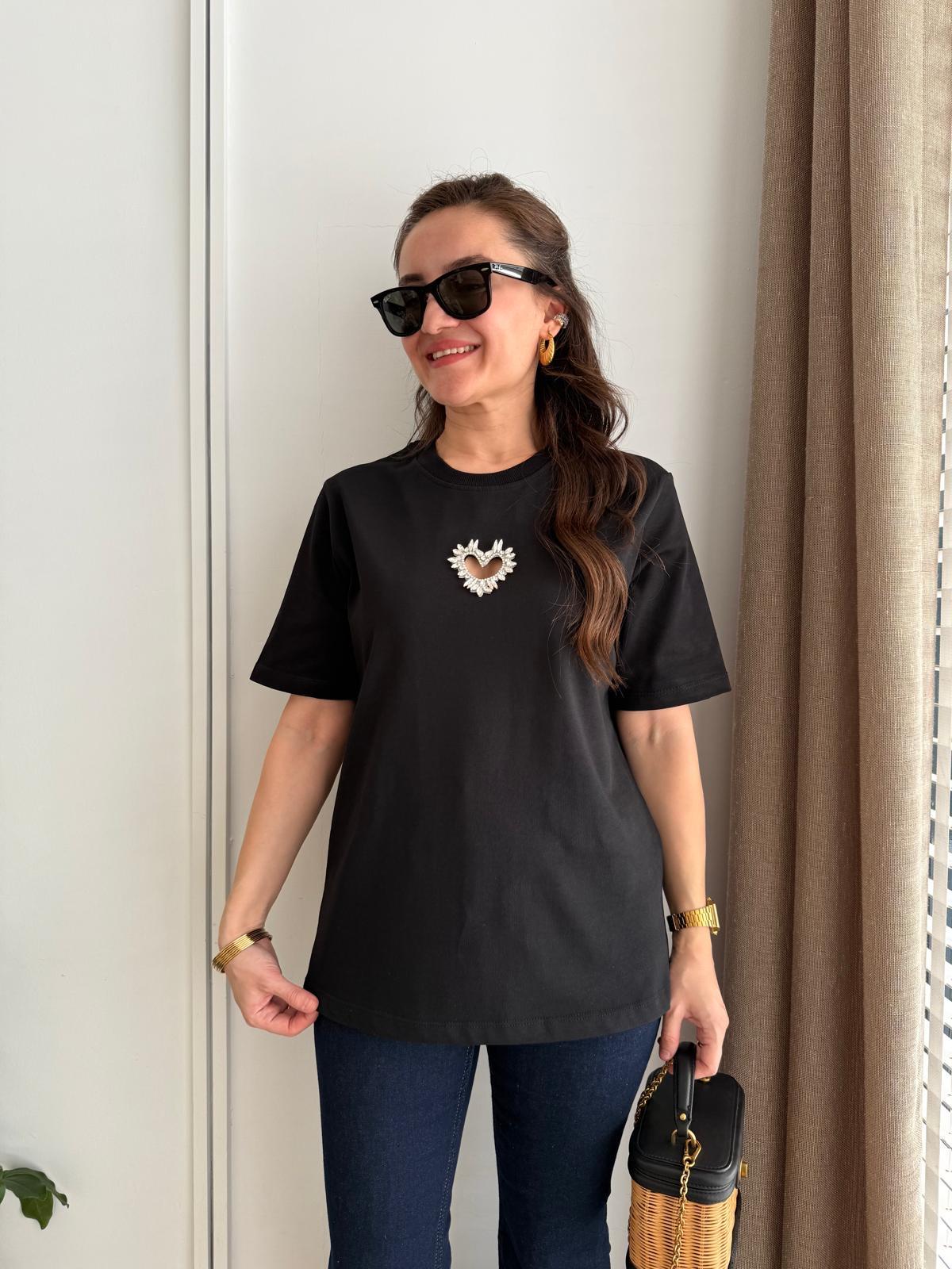 Siyah Kalp Detaylı Tshirt 251058